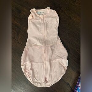 Happiest Baby Pin SleepPea (does NOT have wings for snoo)